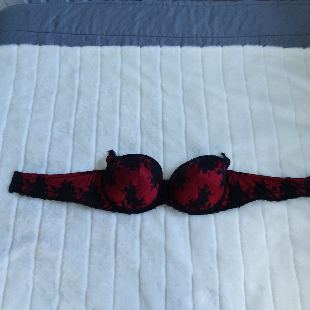 🌵 Torrid Curve Red / Black 44H Strapless  Bra